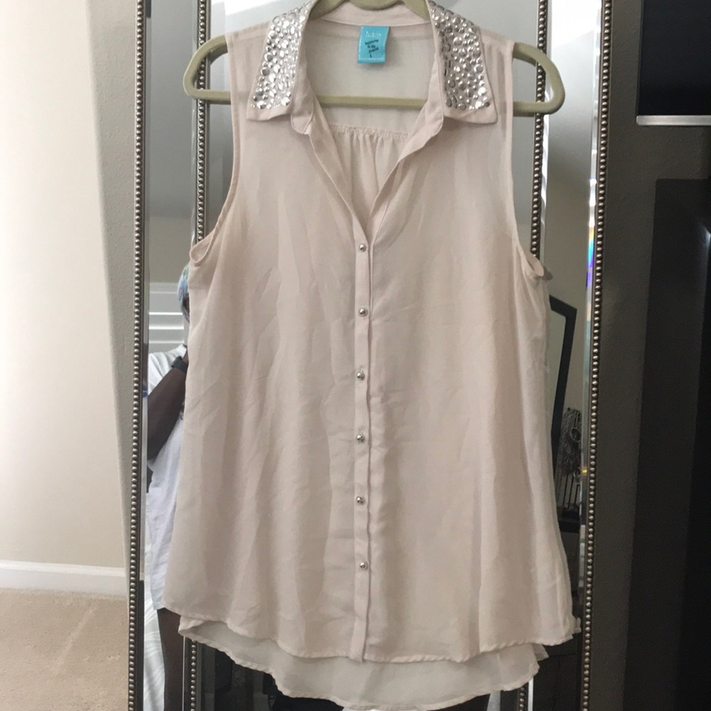 Hi-lo detailed collar top
